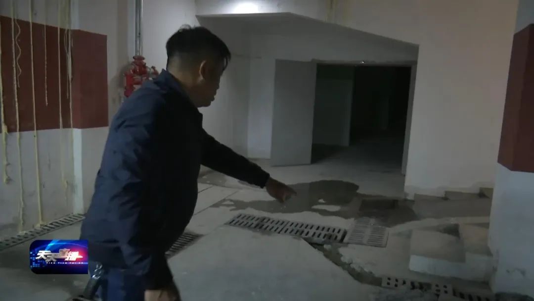 DƬ